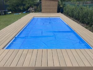 Luxusní vzhled dřevoplastové terasy u rodinného domu v Měšicích