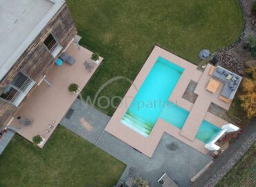 Terasa-u-domu-a-bazénu-woodparket-Hradec-králové