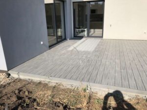 terasa z dřevoplastu před domem, Authentic