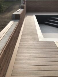 terasa k bazénu, wodparket